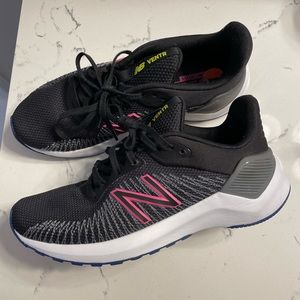 New>>> New Balance women’s size 7